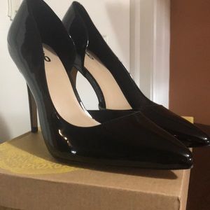 MIX #6 ❤️ Black paten leather heels.